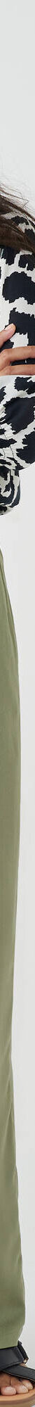 Blouse bicolore col tunisien, manches coudes smockées (noir / beige) Blouse bicolore col tunisien, manches coudes smockées (noir / beige)